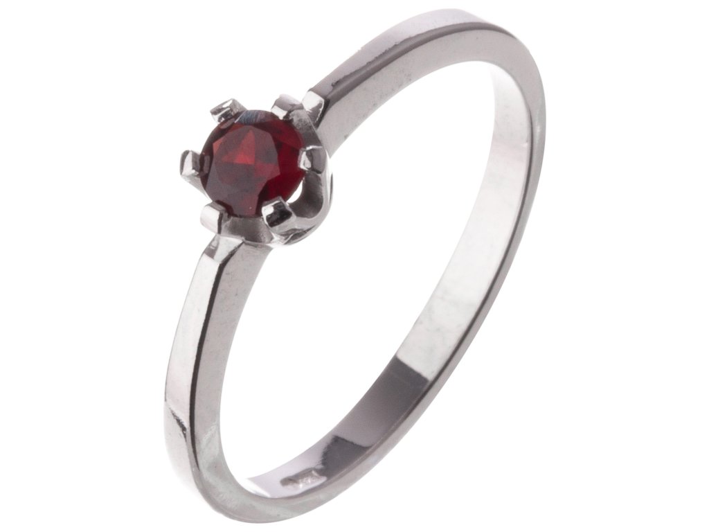 Minimalistický zásnubní prsten s českým granátem – stříbrný